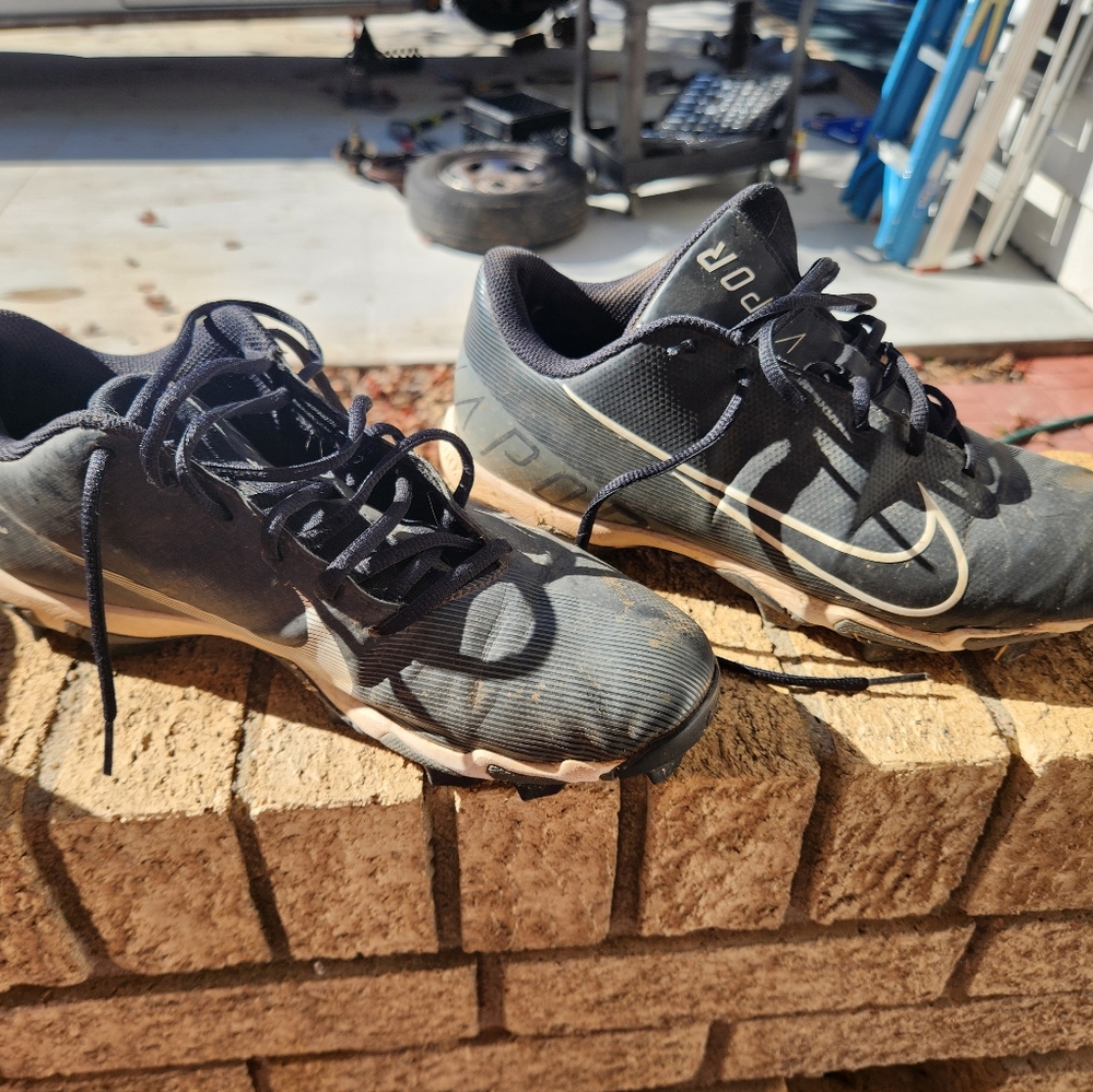 Nike Womens Vapor Cleats. Size 9